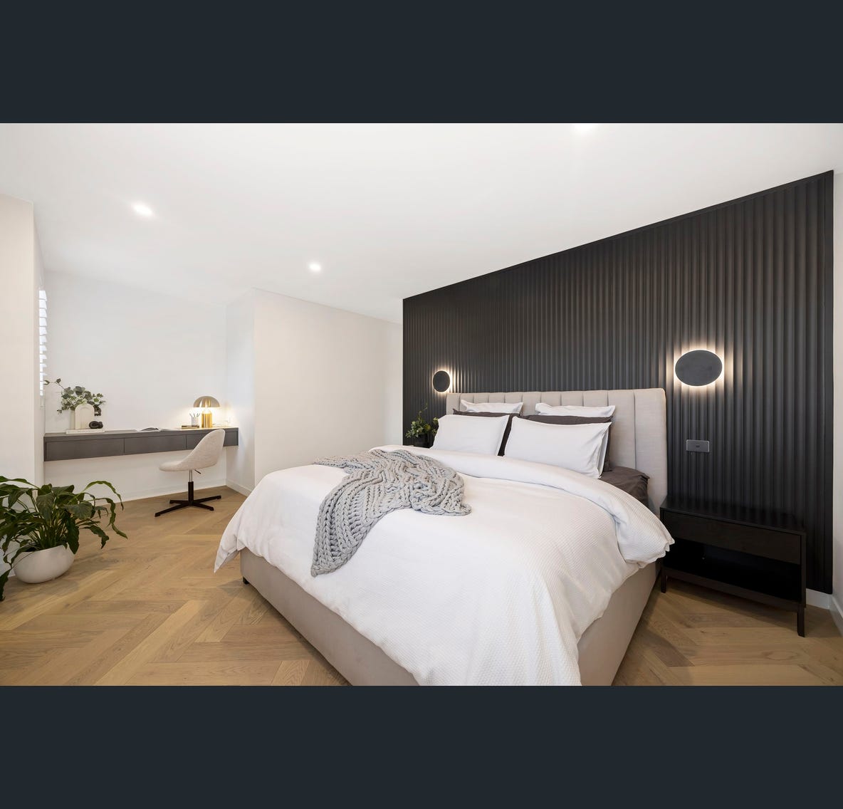 Master bedroom — vanity & study nook